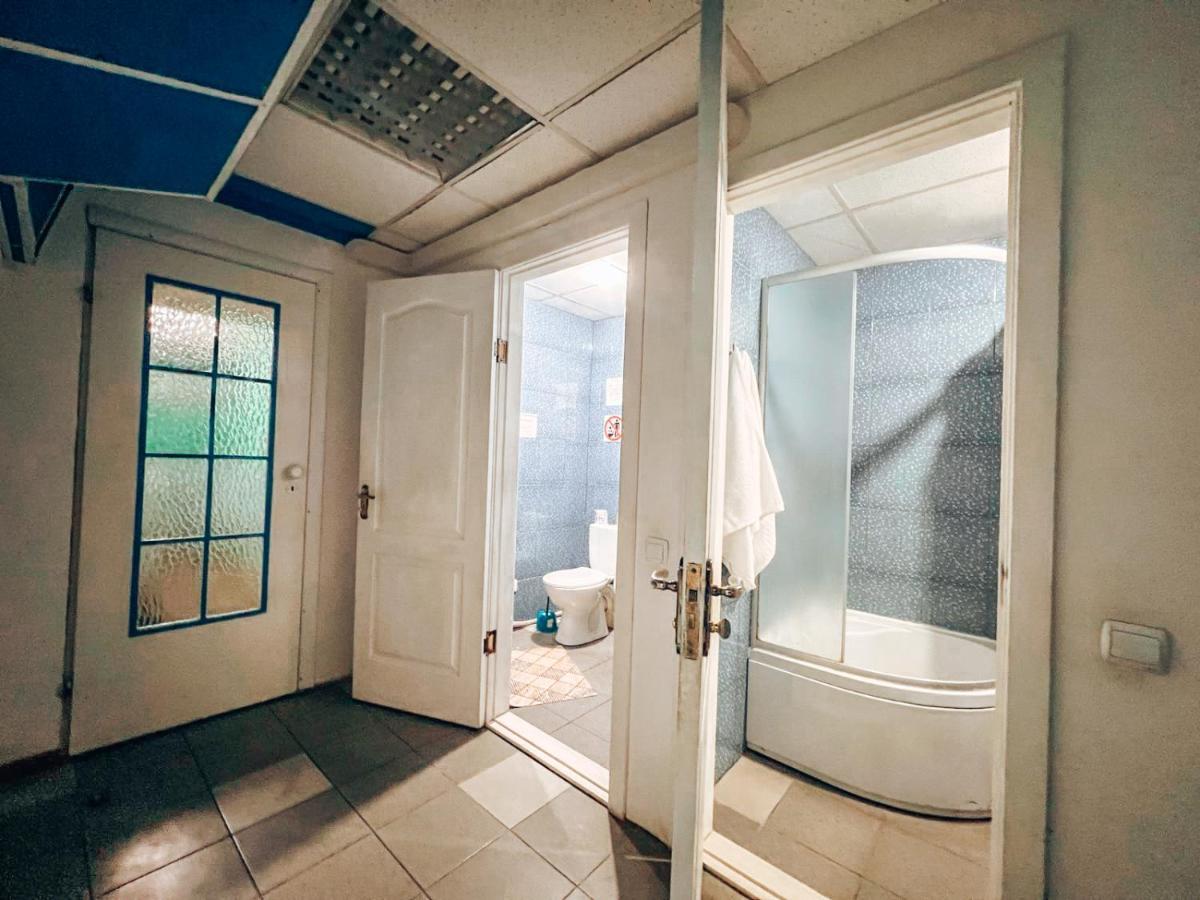 Guest House On Saksahanskoho Street كييف المظهر الخارجي الصورة